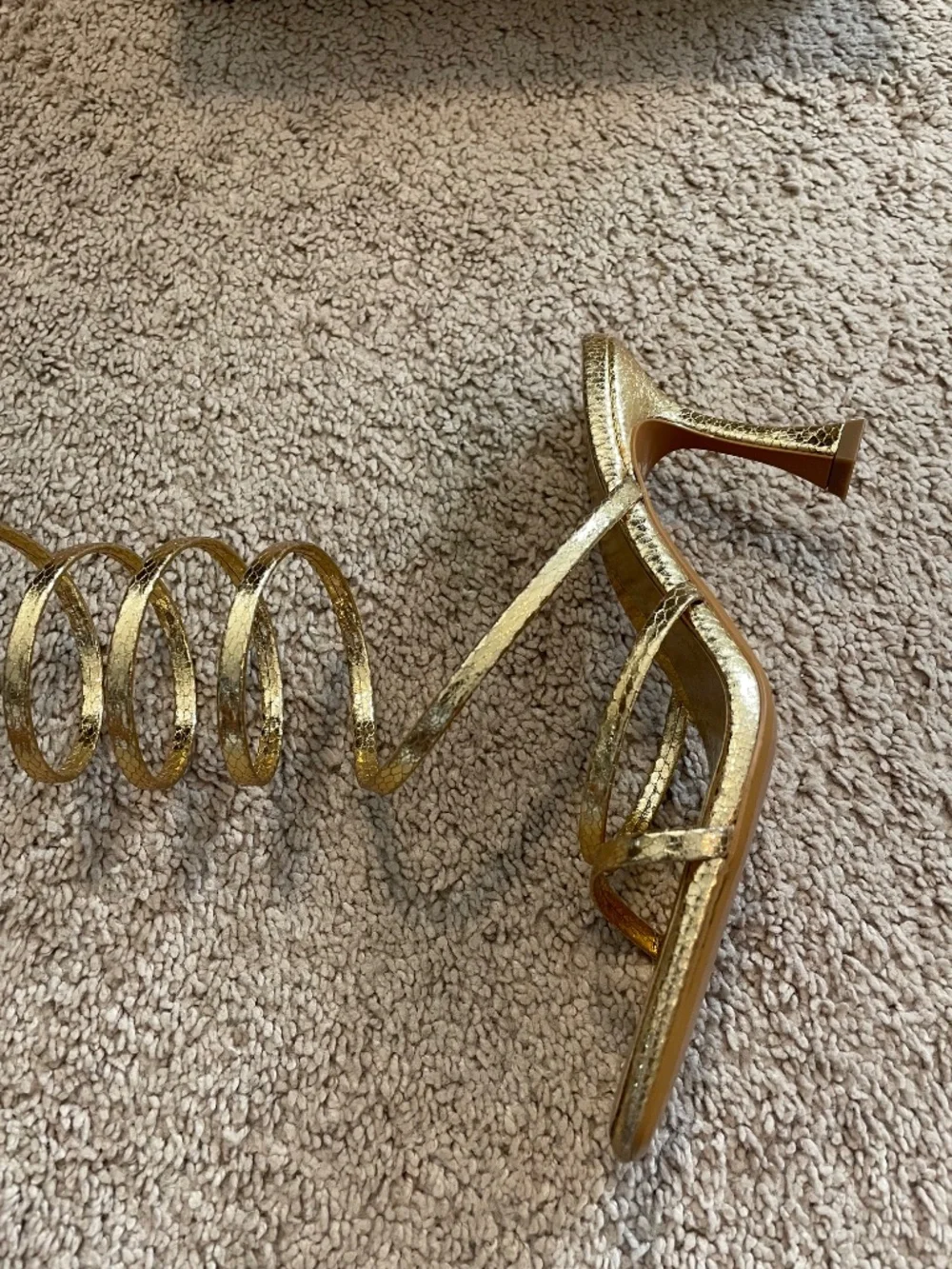Zara Gold spiral heel sandals - Picture 3 of 6